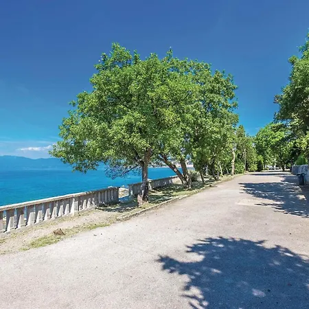 Amazing In Krizisce With Kitchen Holiday home