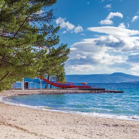 Amazing In Krizisce With Kitchen Holiday home *
