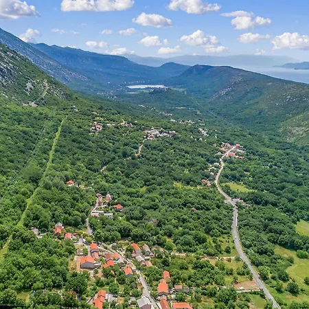Vakantiehuis Amazing In Krizisce With Kitchen