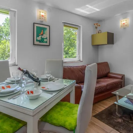 Holiday home Amazing In Krizisce With Kitchen *