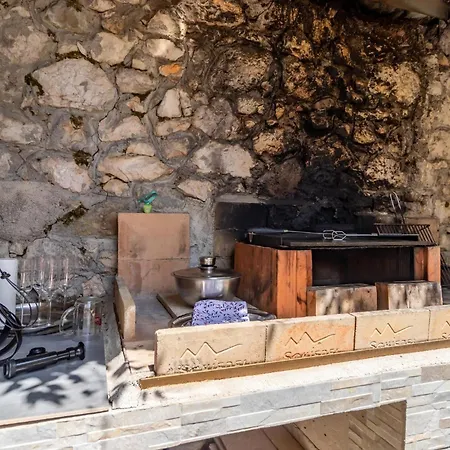 Amazing In Krizisce With Kitchen 펜션