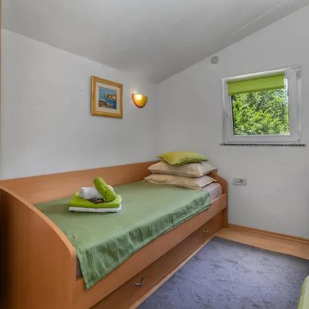 Holiday home Amazing In Krizisce With Kitchen *