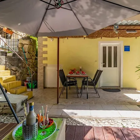 Vakantiehuis Amazing In Krizisce With Kitchen *