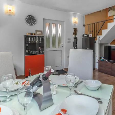 Amazing In Krizisce With Kitchen Holiday home *