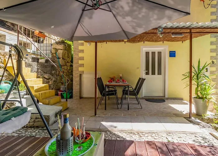 度假居 Amazing In Krizisce With Kitchen *