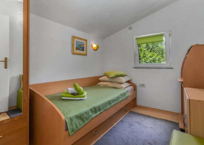 Holiday home Amazing In Krizisce With Kitchen *