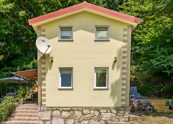 Holiday home Amazing In Krizisce With Kitchen *
